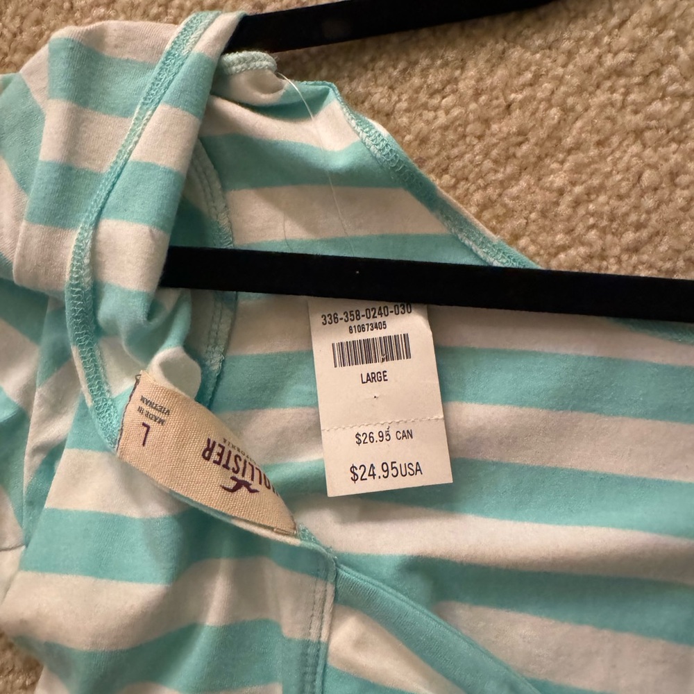 Hollister Blue and White Fitted Crop T-Shirt - Picture 3 of 3